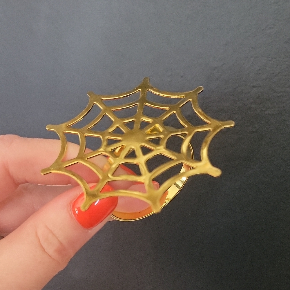 Set of 8 Isaac Mizrahi Gold Colored Metal SPIDER WEB Napkin Rings